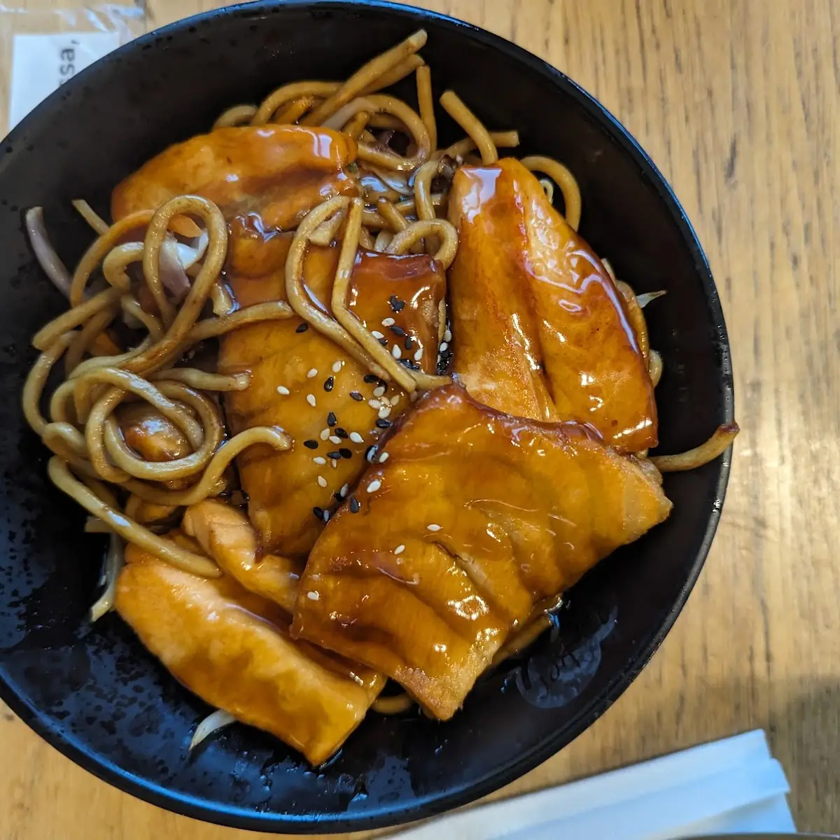 Gegrillter Lachs Auf Nudeln