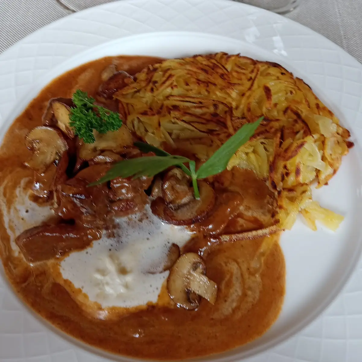 Zürcher Kalbsgeschnetzeltes Mit Rösti