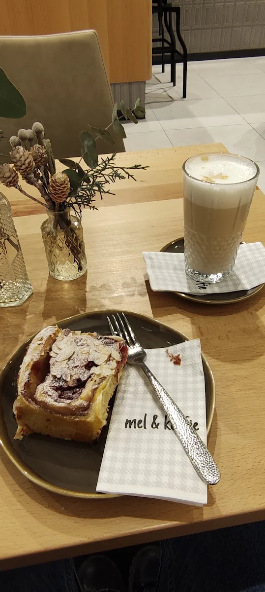 Latte Macchiato And Glühweinschnecke