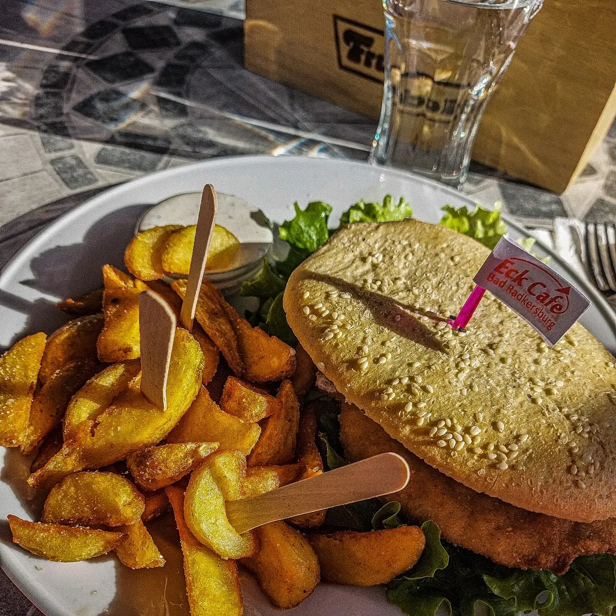 Chickenburger Mit Wedges