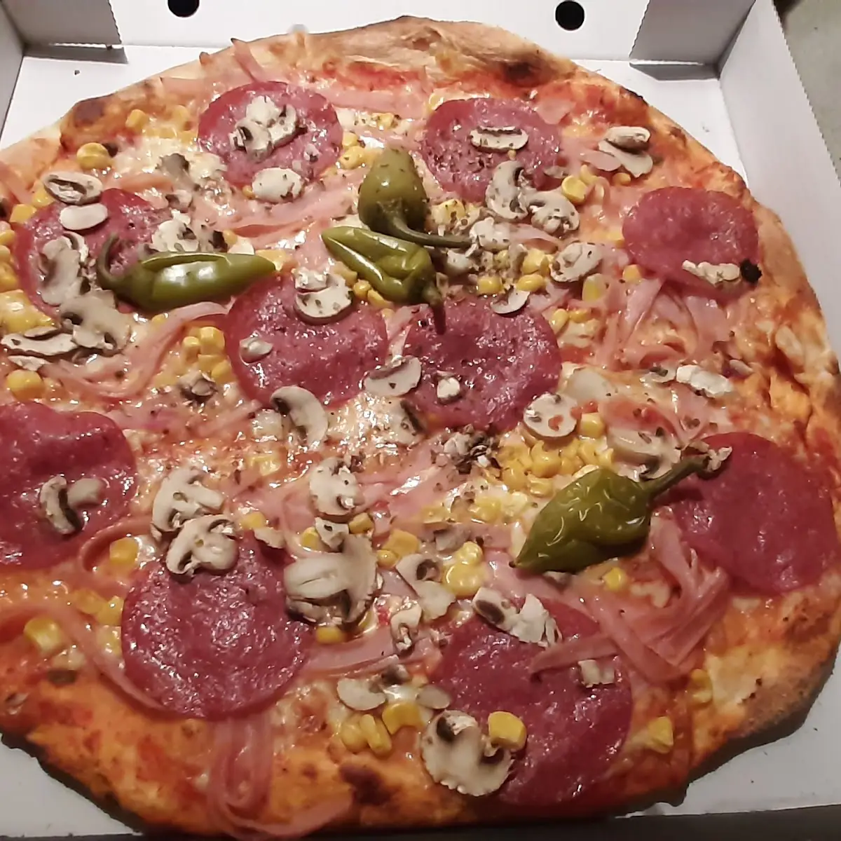 Pizza Diavolo Mit Mais