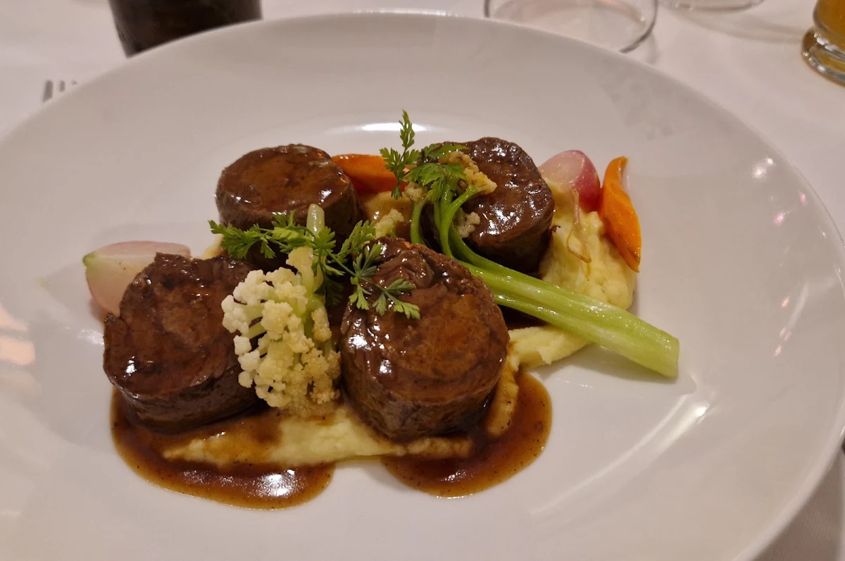Hirschroulade Mit Wurzelgemüse Und Selleriepüree