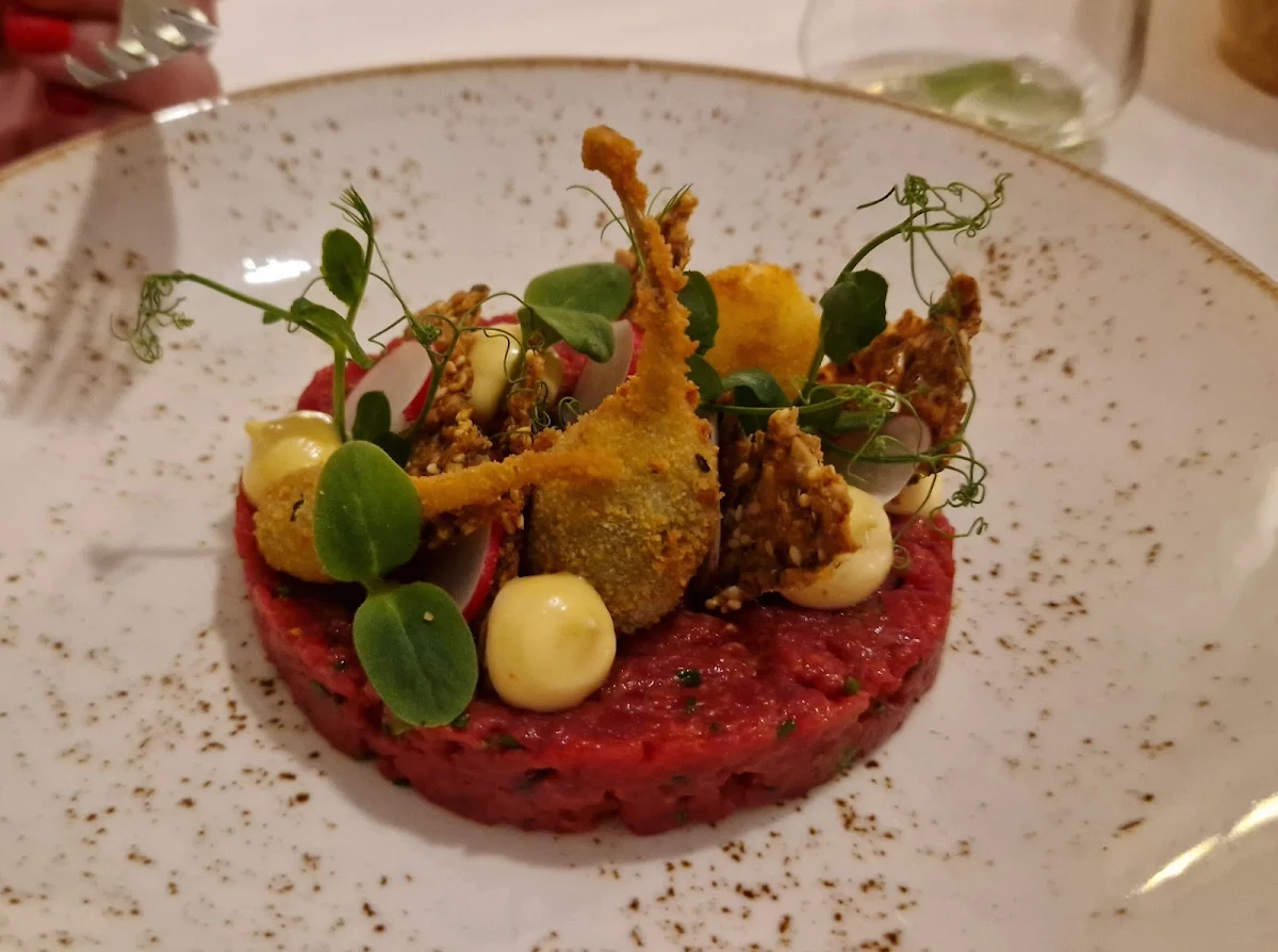 Tartar Vom Bio Rinderfilet - Senfmayo - Gebackenes Wachtelei