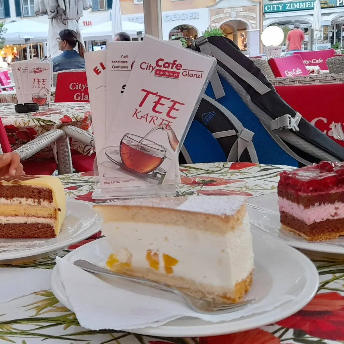 Alcune Tra Le Molte Torte Del Locale