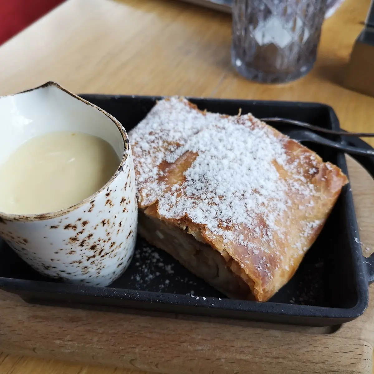 Apfelstrudel Mit Vanillesauce