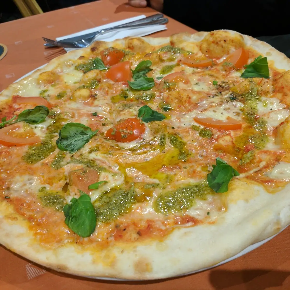 Pizza Mozzarella Con Basilico