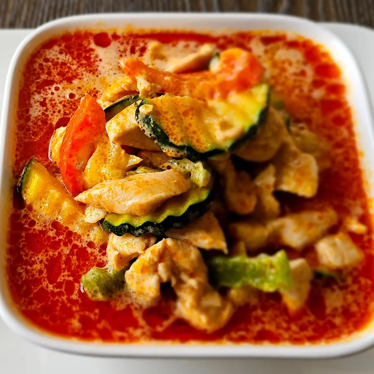 Gaeng Panaeng Gai Dunkelrotes Curry Mit Kokosmilch Reis Und Hühnerfleisch