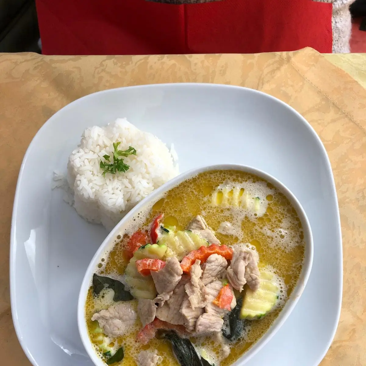 Grünes Curry Mit Gemüse Reis Und Schweinefleisch