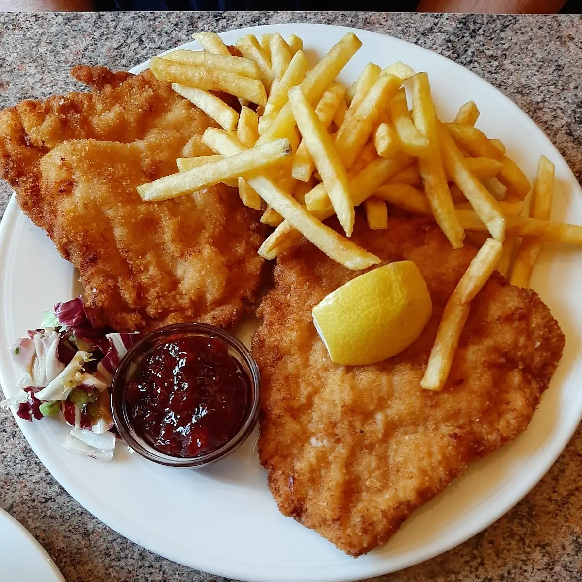 Schnitzel Wiener Art Mit Pommes