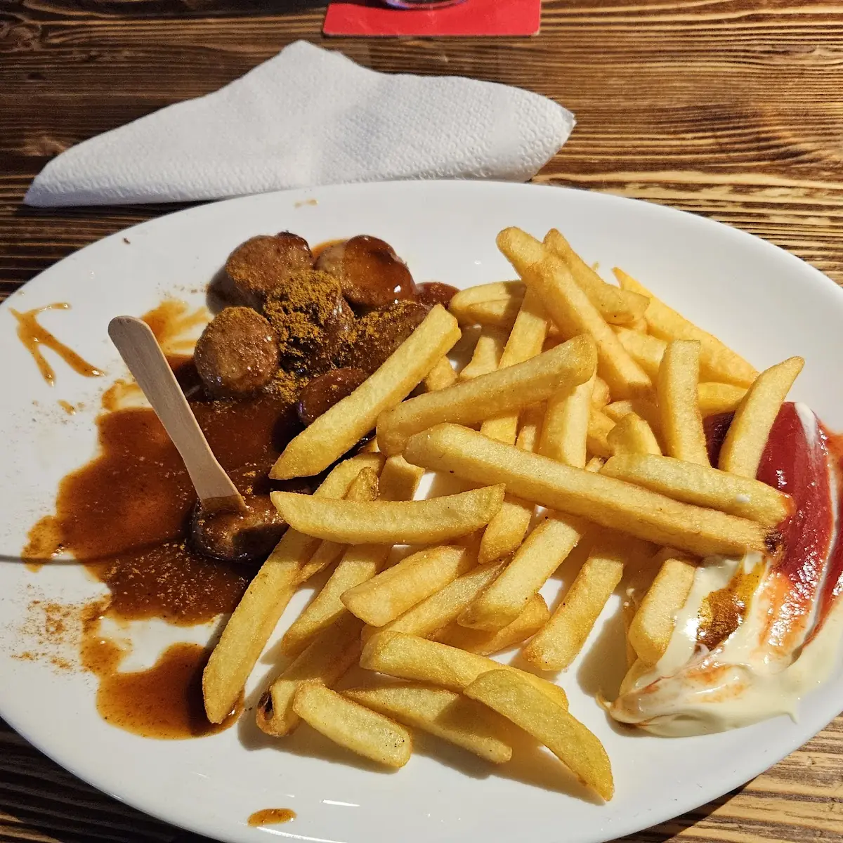 Currywurst Mit Pommes