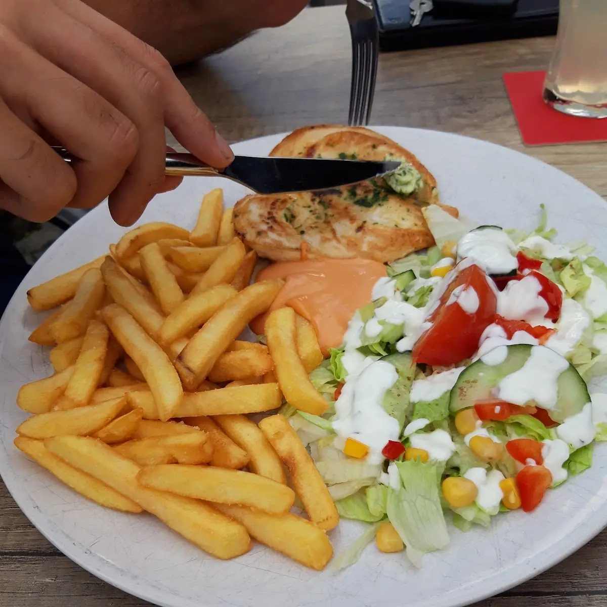 Putenbrust Mit Pommes Und Salat
