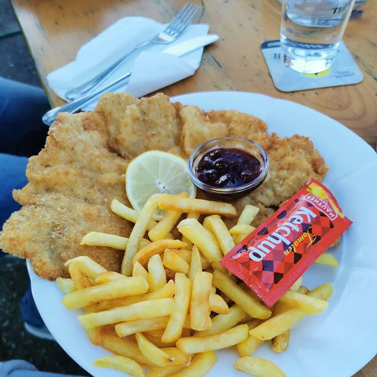 Wiener Schnitzel Mit Pommes Frites