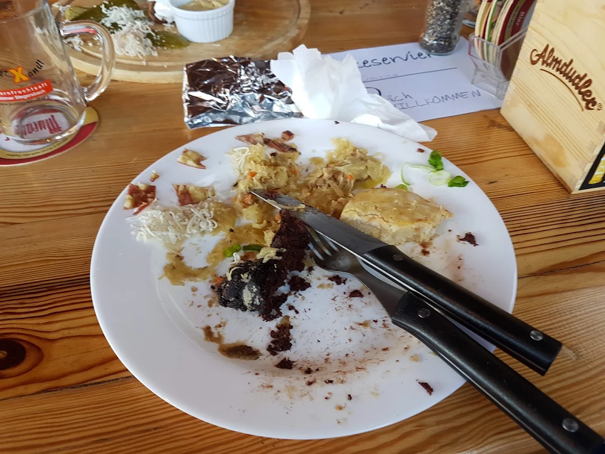 Blutwurst Mit Weinkraut Und Serviettenknödel