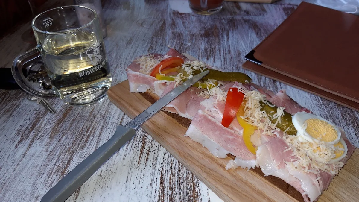 Geselchtes Mit Brotscheibe
