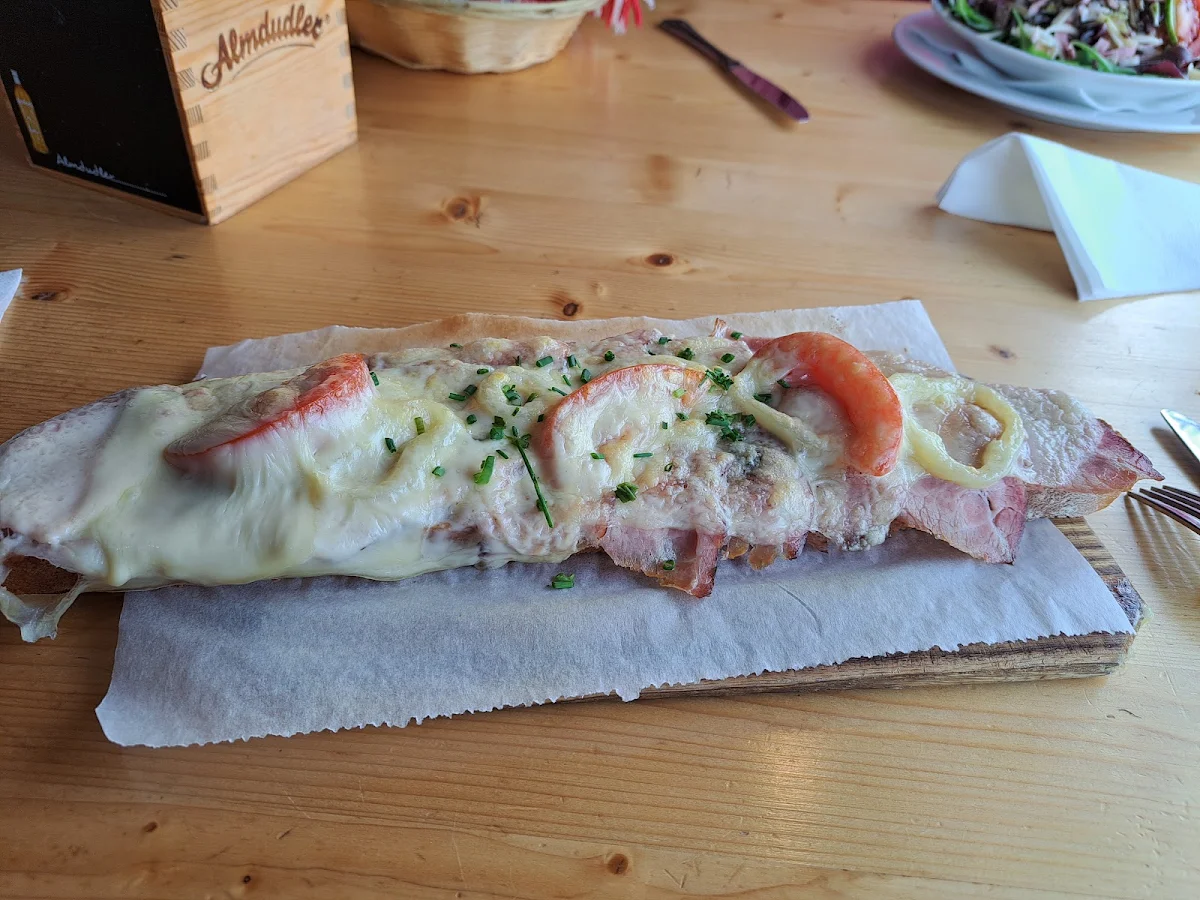Mit Käse Überbackenes Fleischbrot