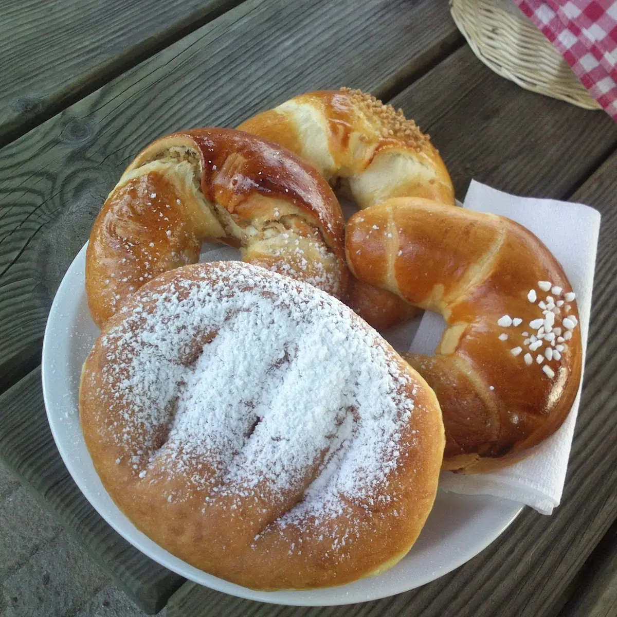 Strauben Und Kipferl