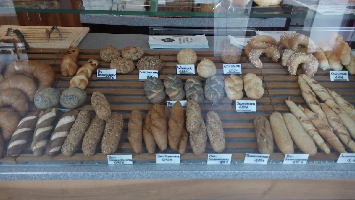 Frisches Gebäck Mohnweckerl Kornspitz Etc