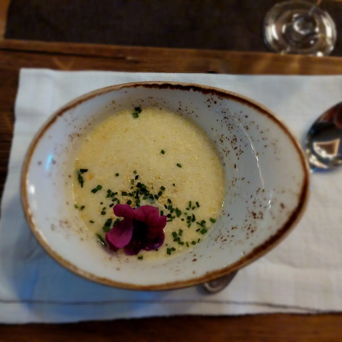 Knoblauch-bergkäsesuppe
