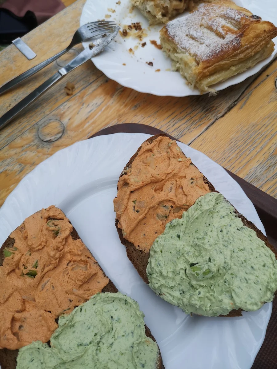 Liptauer Und Bärlauchaufstrich Brot