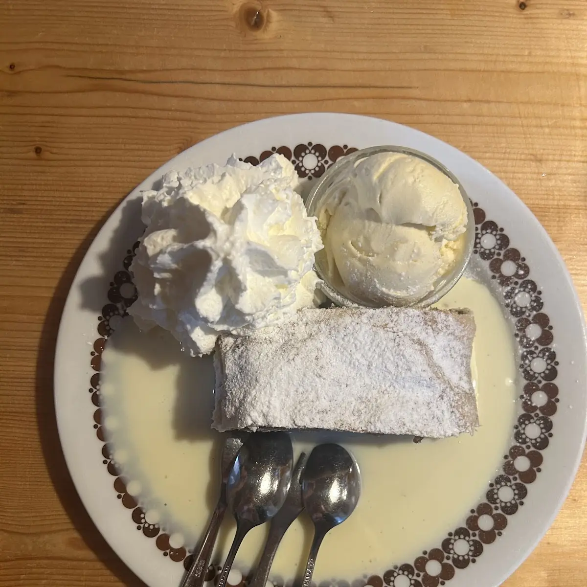 Hausgemachter Apfelstrudel Mit Vanillesoße
