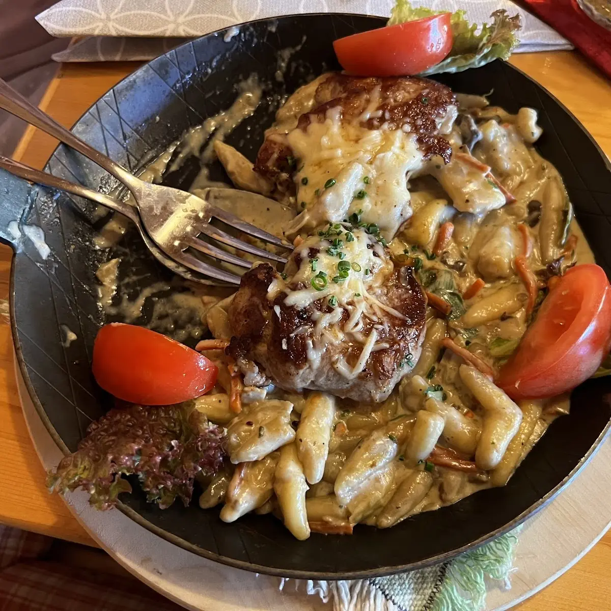 Schupfnudel Pfanne Mit Schweine-medailons In Pilz-creme-sauce