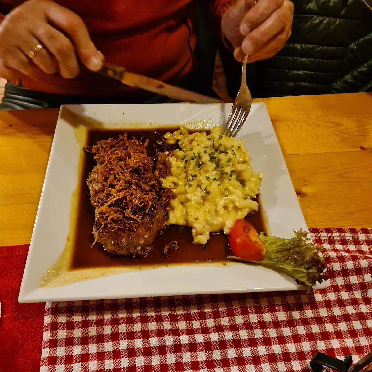 Tiroler Zwiebelrostbraten Mit Kässpätzle