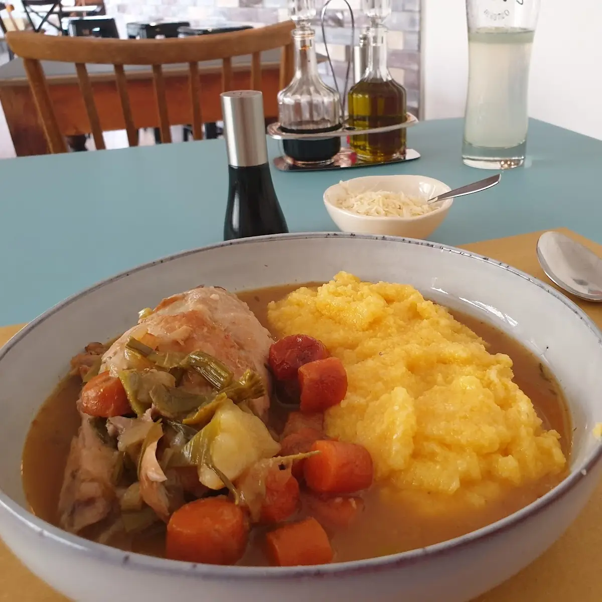 Geschmortes Kaninchen Mit Polenta