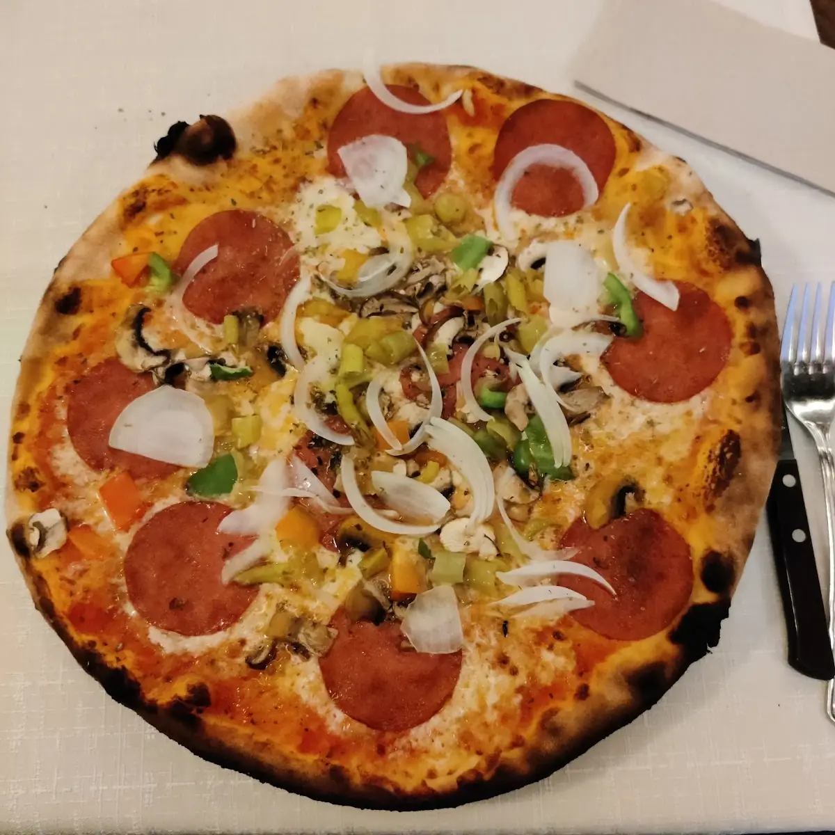 Pizza Diavola Zwiebel