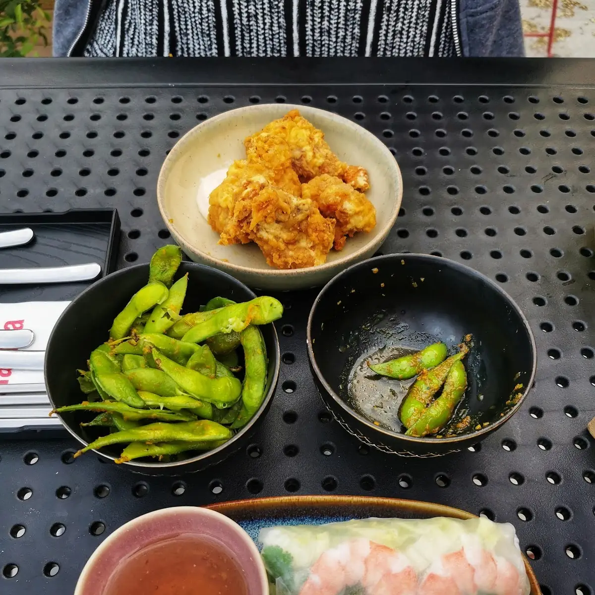 Edamame Char Kreoung Sommerrollen Und Tori Karaage