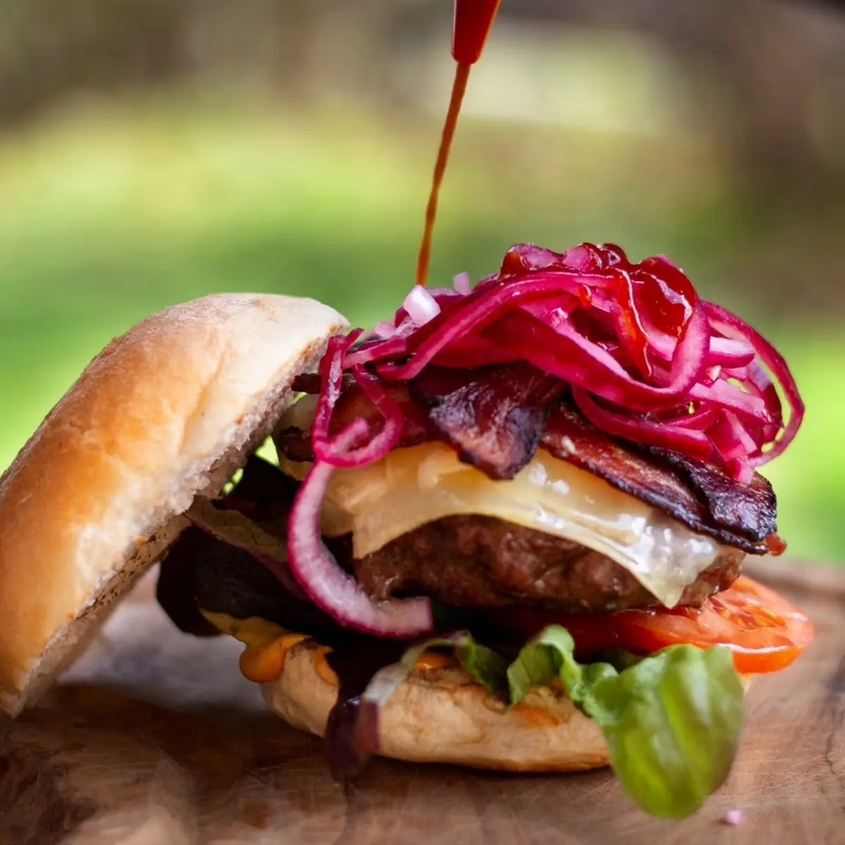 Speck & Zwiebel Burger