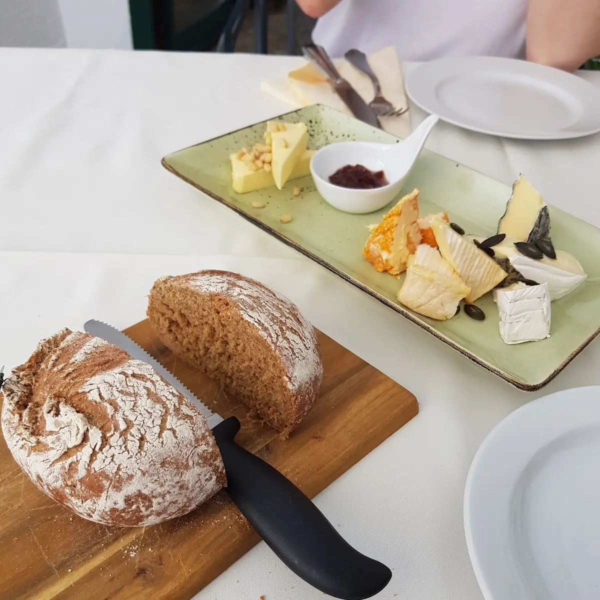 Käseplatte Mit Leib Brot