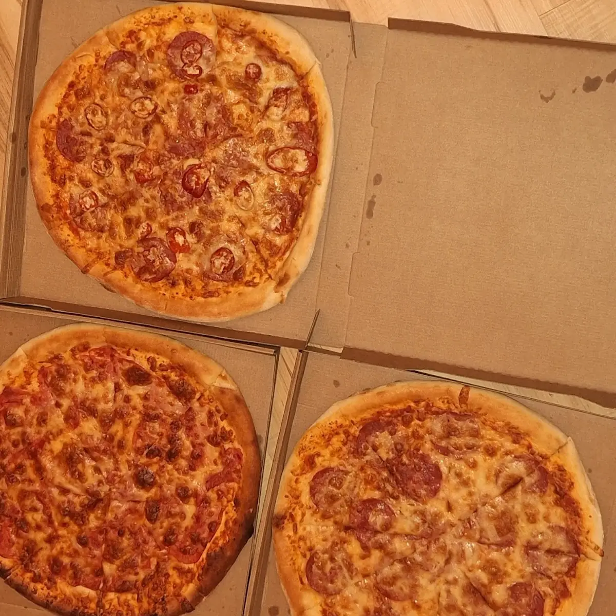 Pizza Salami Menü