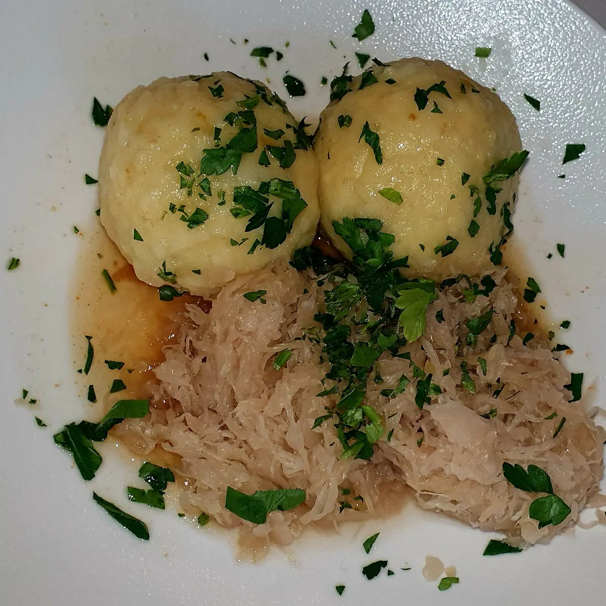 Patata Rellena de Carne Con Chucrut