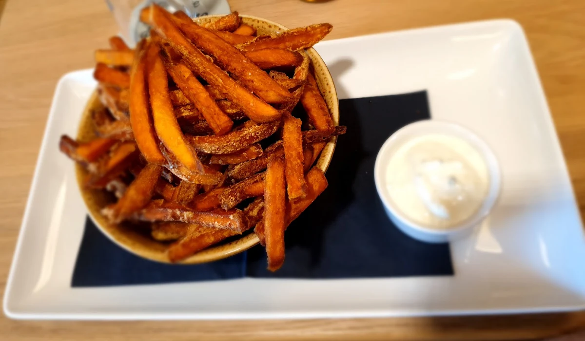 Süßkartoffelpommes Mit Sauerrahm Dip