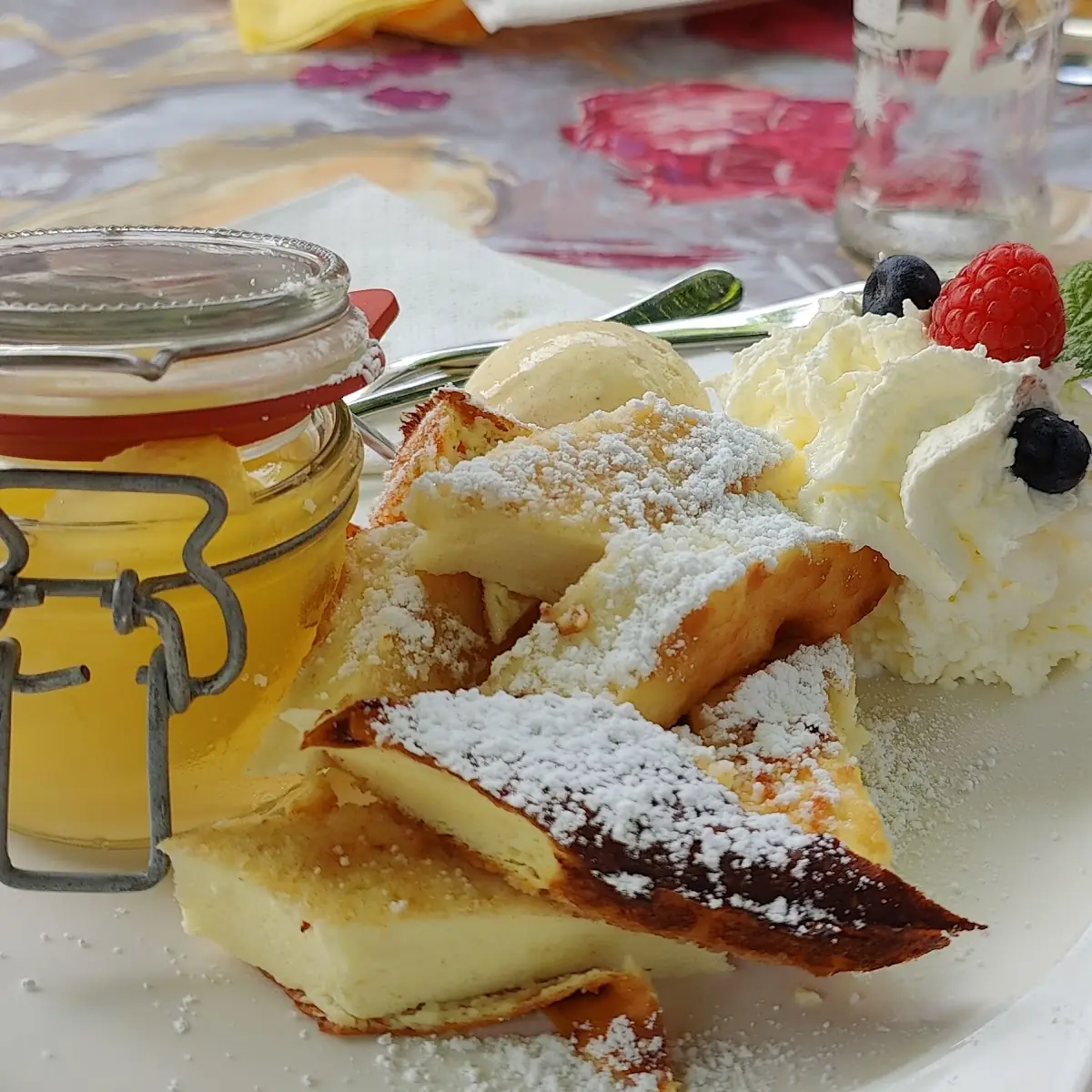 Topfenschmarren Mit Apfel Kompot