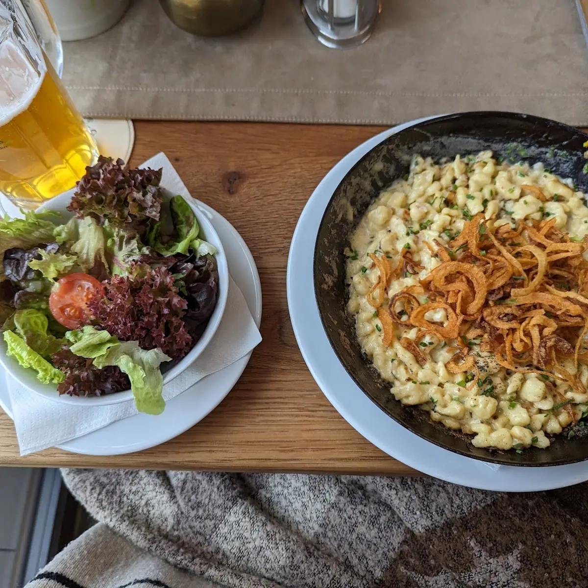 Käsespätzle Mit Beilagensalat