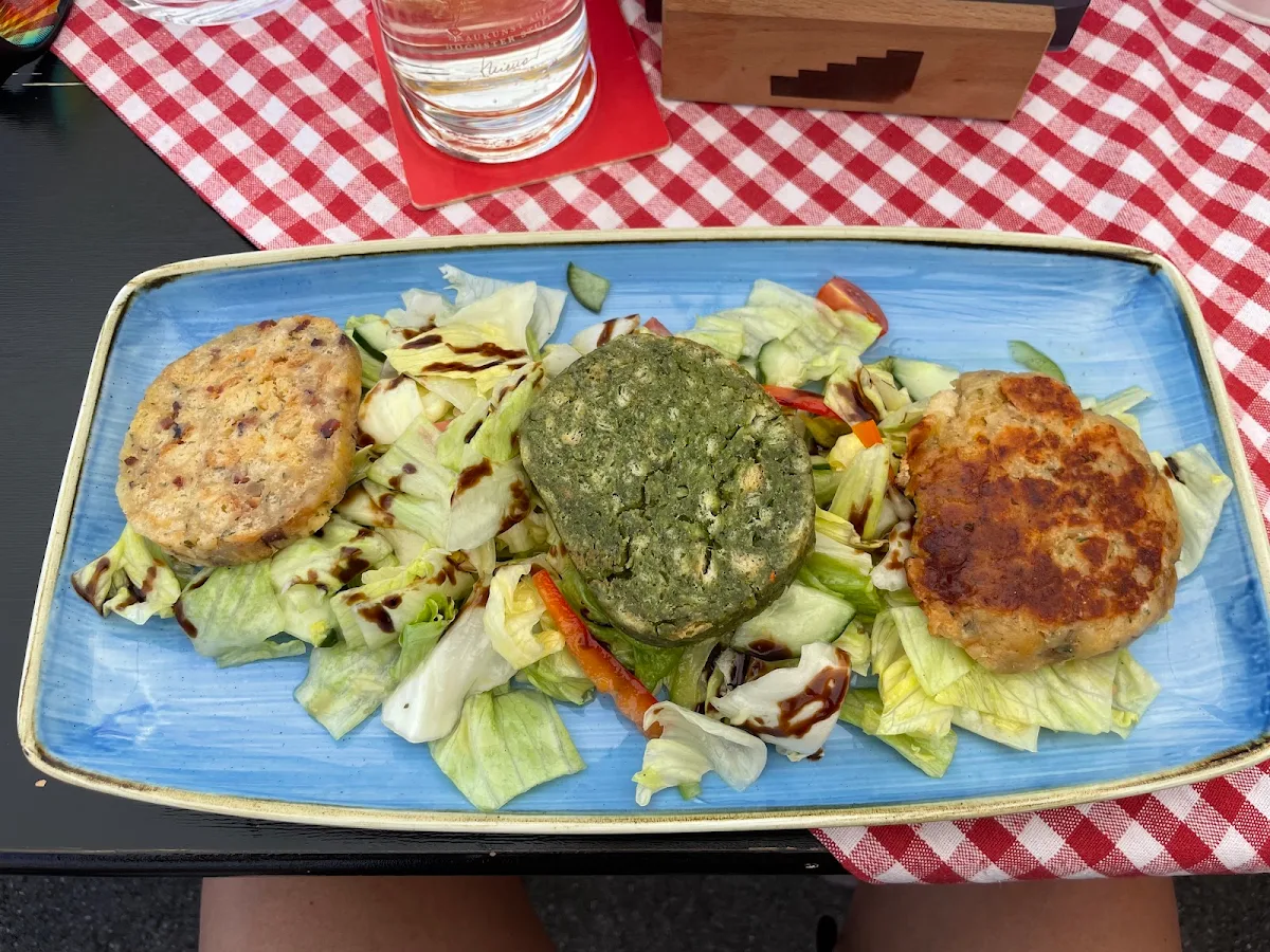 Käseknödel Auf Salat