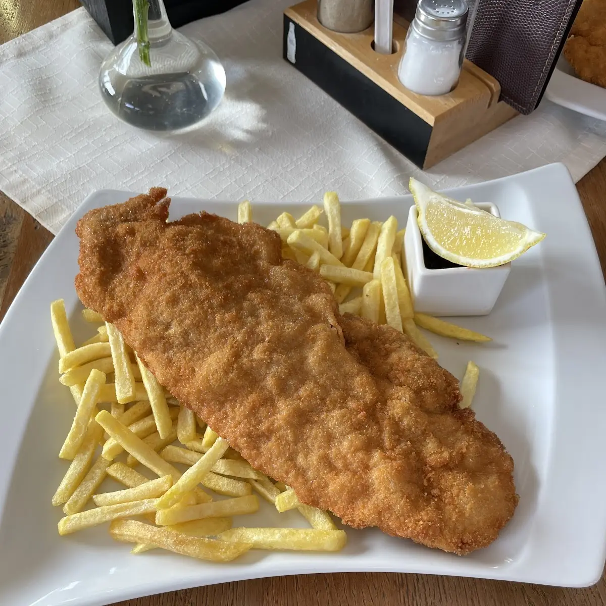 Wiener Schnitzel Mit Pommes Frites