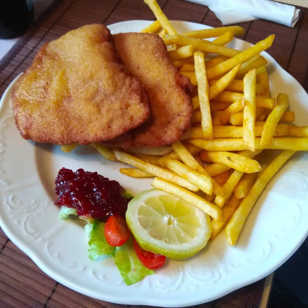 Wiener Schnitzel Mit Pommes