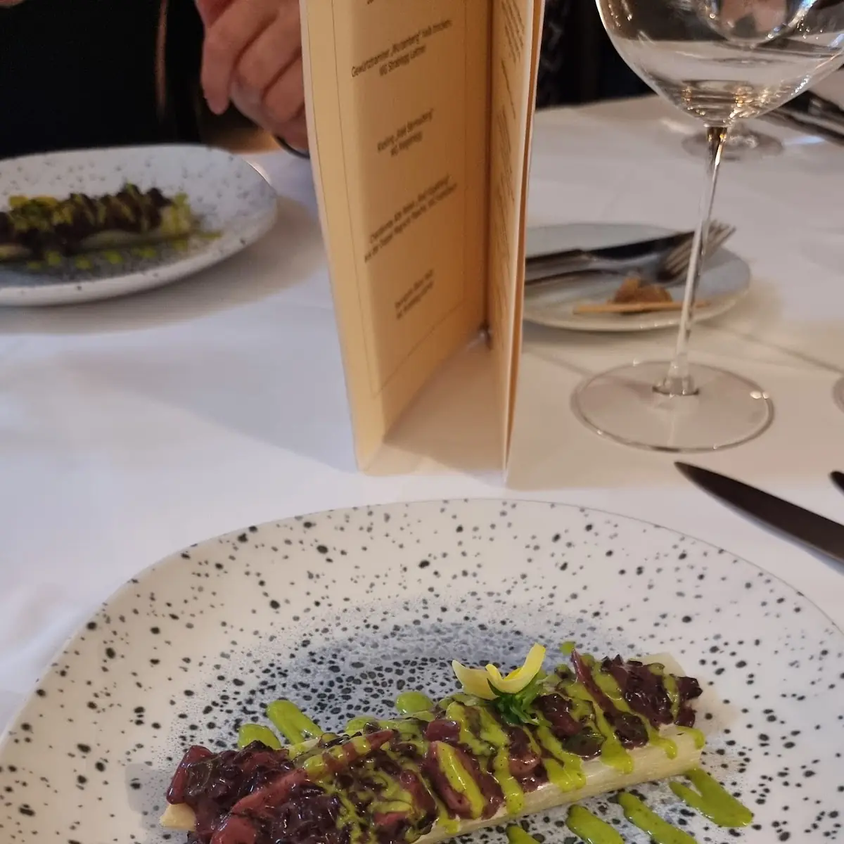 Tintenfischrisotto Auf Spargel