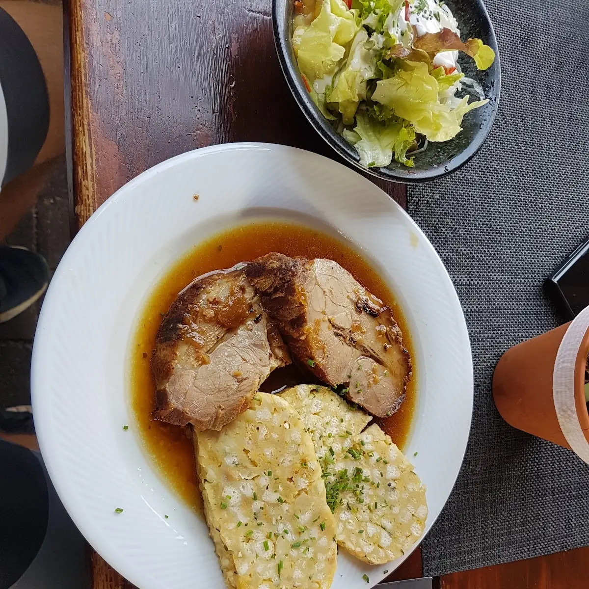 Schweinsbraten Mit Serviettenknödel