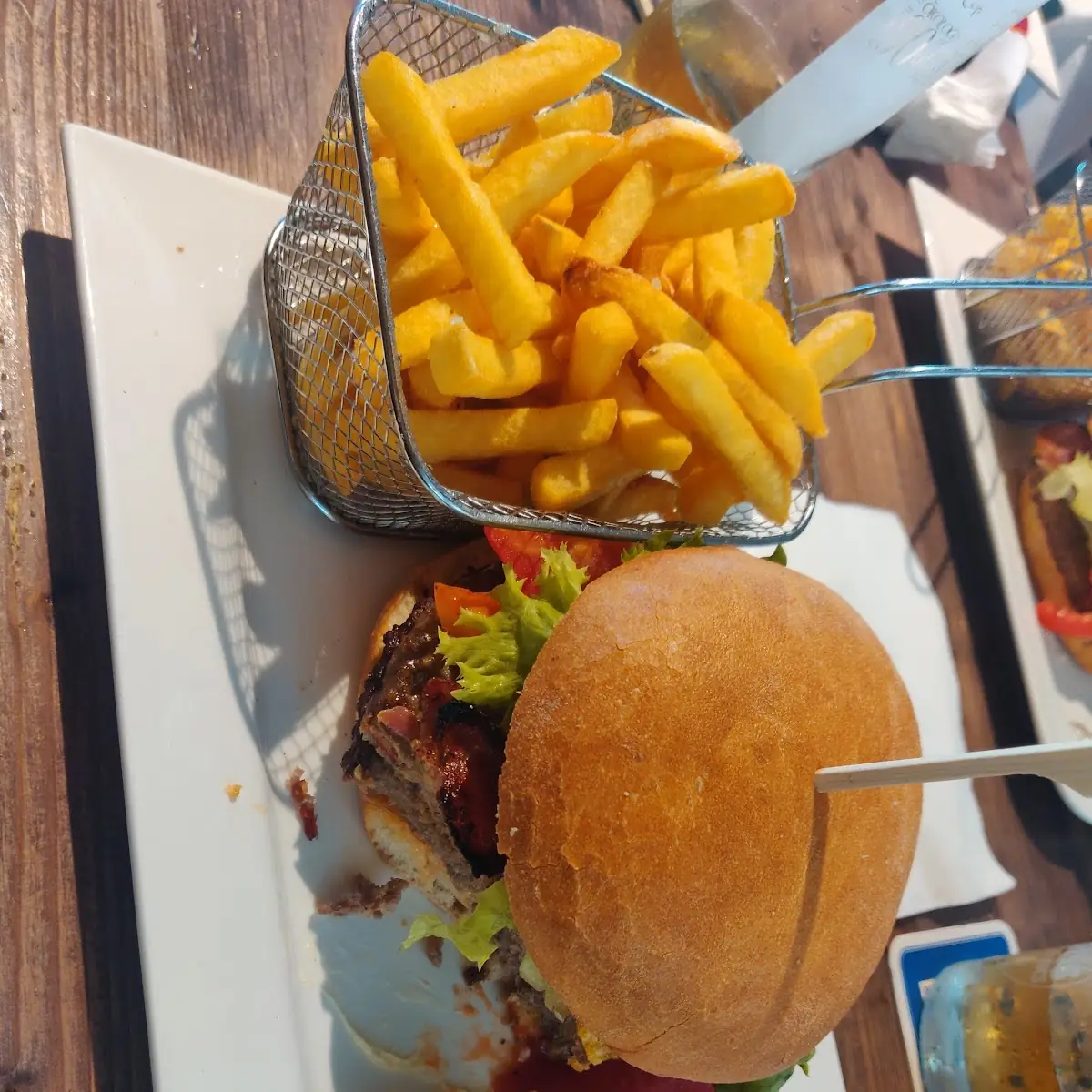 Burger Mit Pommes