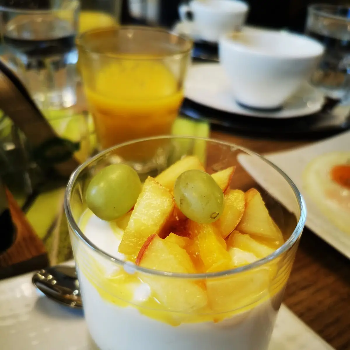 Joghurt Mit Frischen Früchten