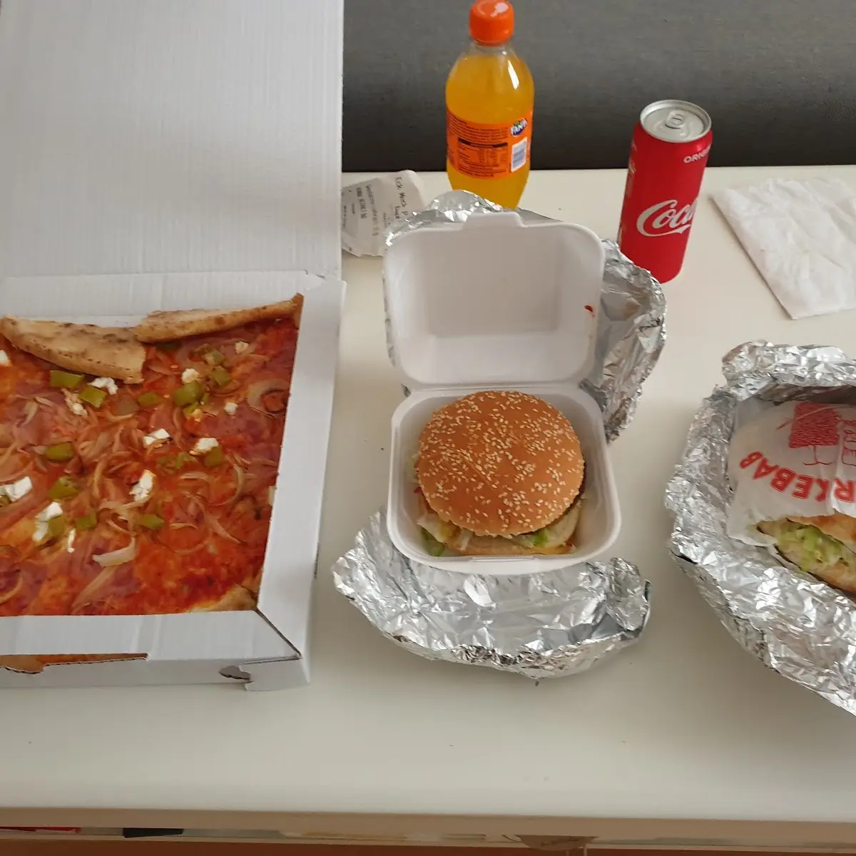 Pizza Diavolo Mit Extra Schafskäse Zwiebel Dallas Burger Döner Kebab