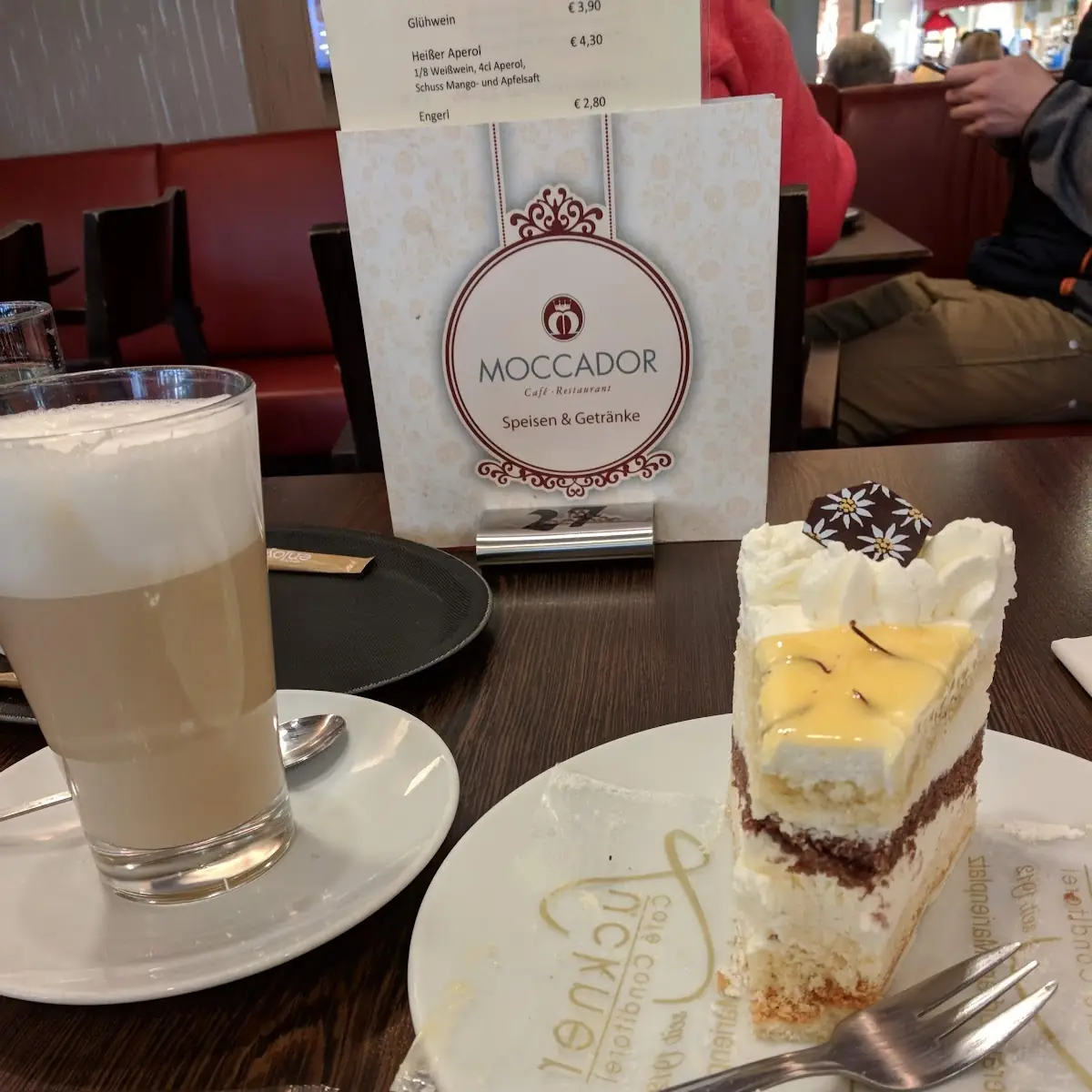 Cappuccino Und Eierlikörkuchen