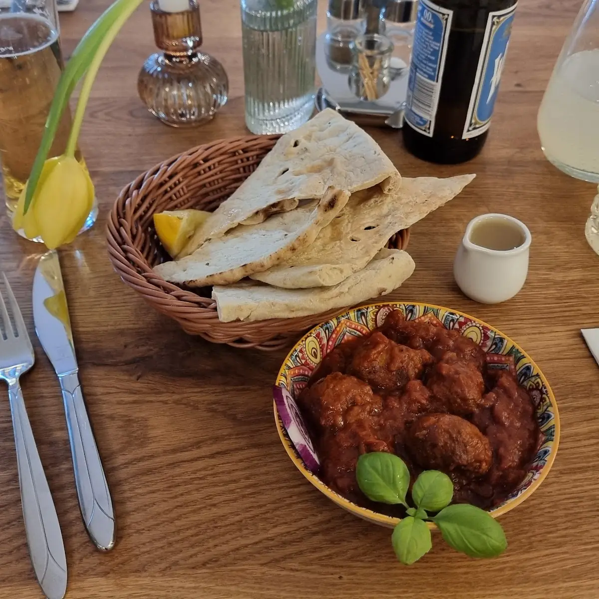 Haviji-bällchen Alla Saman Mit Fladenbrot