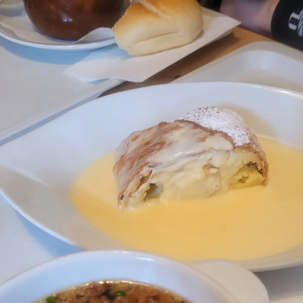 Kaspressknödelsuppe Und Topfenstrudel