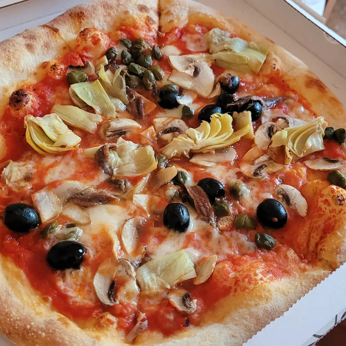 Pizza Mit Scharfer Salami
