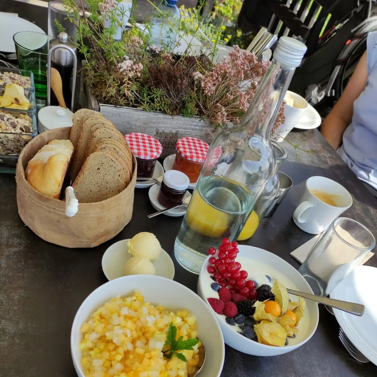 Colazione Con Frutta E Frutti Di Bosco