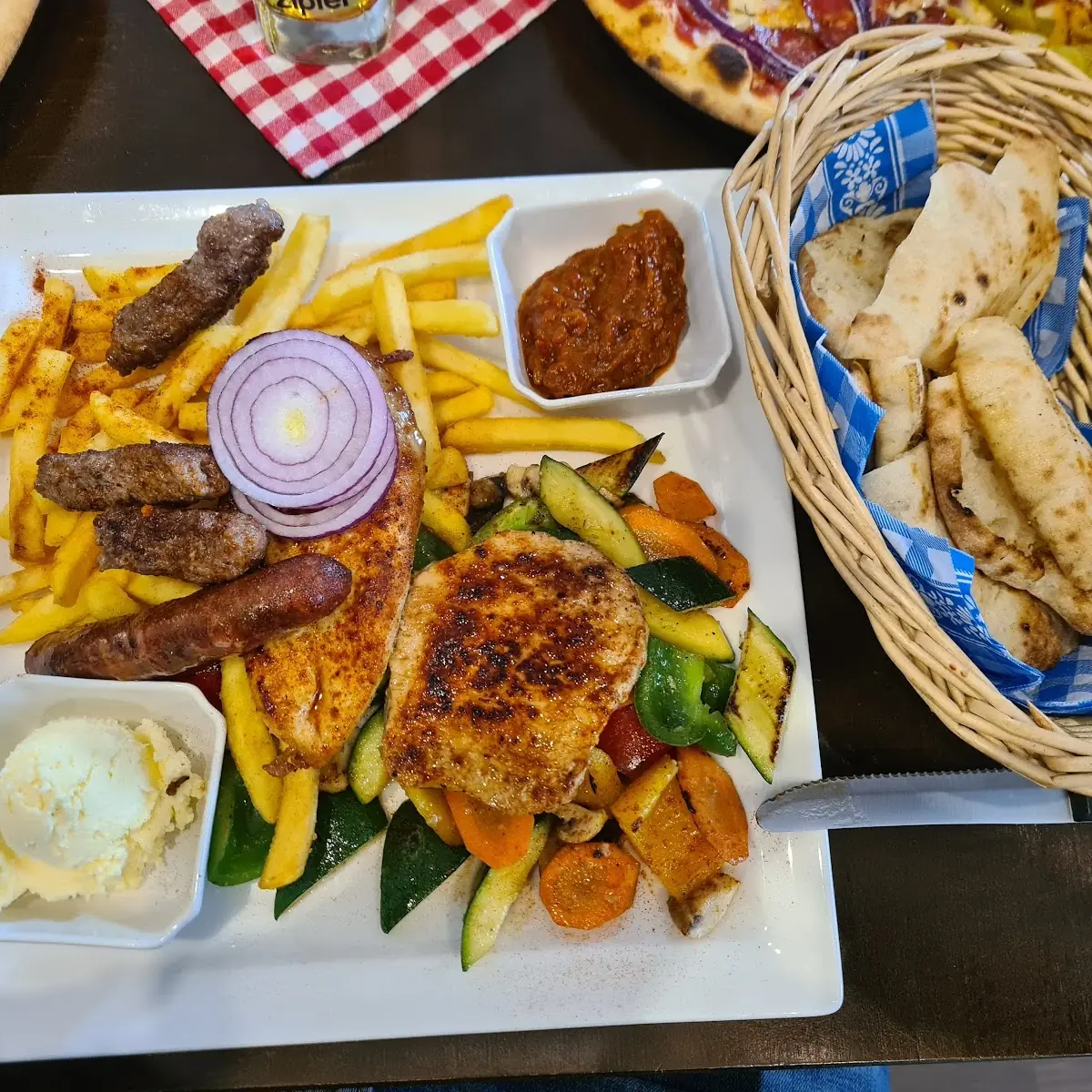 Balkan Grillteller